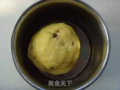 Make walnut raisin cookies step 4