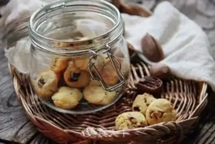 Make walnut raisin cookies step 6