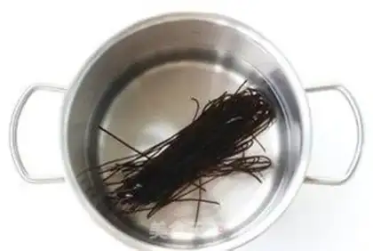 Make Spicy root powder step 1