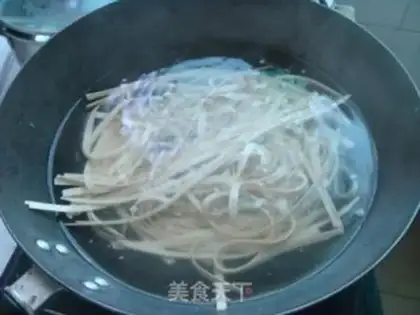 Make Tomato fried egg noodles step 0