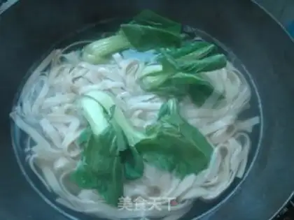 Make Tomato fried egg noodles step 1