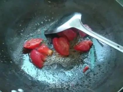 Make Tomato fried egg noodles step 2