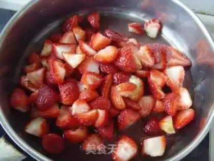 Make Strawberry jam step 2