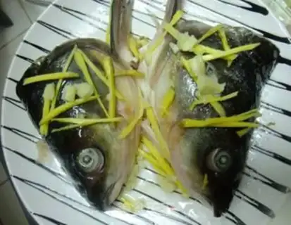 Make Scratch the fish head step 1