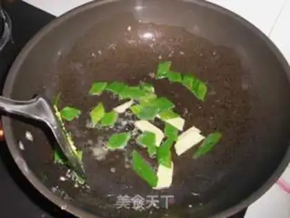 Make Fried eggs step 3