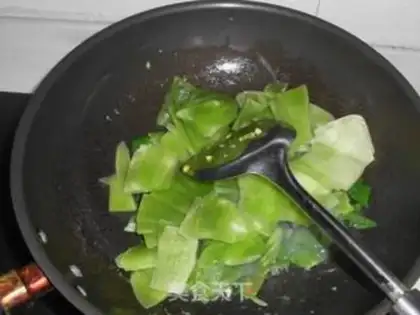 Make Fried eggs step 4