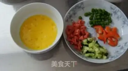 Make Shrimp ham and pea egg fried rice step 1