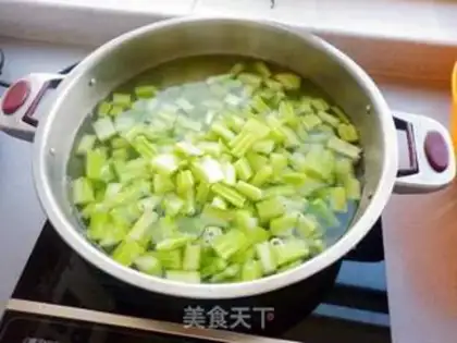 Make Celery with peanuts step 7