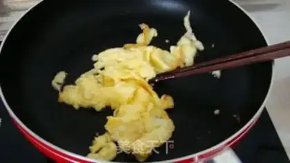 Make Shrimp ham and pea egg fried rice step 4