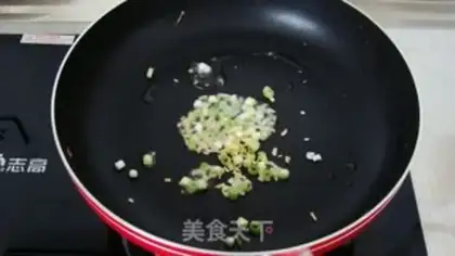 Make Shrimp ham and pea egg fried rice step 5