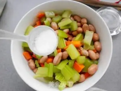 Make Celery with peanuts step 10