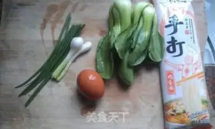 Make Onion egg veggie noodles step 0