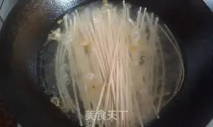 Make Onion egg veggie noodles step 2