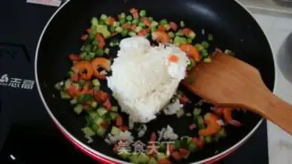 Make Shrimp ham and pea egg fried rice step 7
