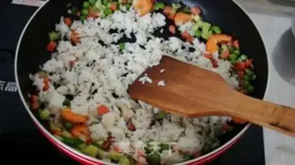 Make Shrimp ham and pea egg fried rice step 8