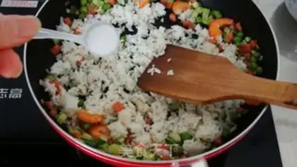 Make Shrimp ham and pea egg fried rice step 9