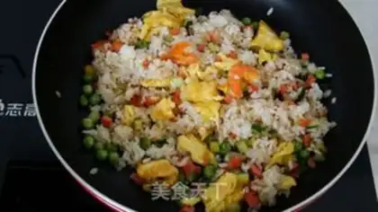 Make Shrimp ham and pea egg fried rice step 13