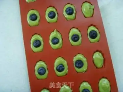Make Blueberry Madeleine step 6