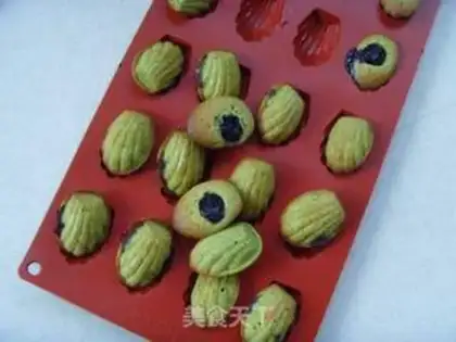 Make Blueberry Madeleine step 7