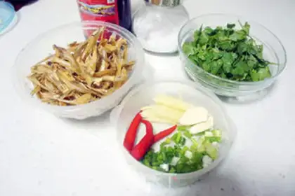 Make Spicy little fish step 0