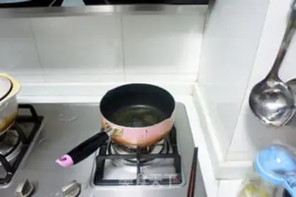 Make Spicy little fish step 1