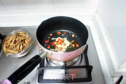 Make Spicy little fish step 4