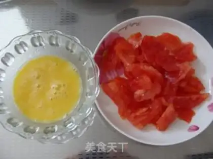 Make Cheese and tomato eggs for noodles step 1