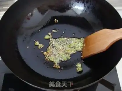 Make Cheese and tomato eggs for noodles step 3
