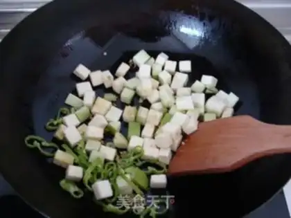 Make Cheese and tomato eggs for noodles step 4