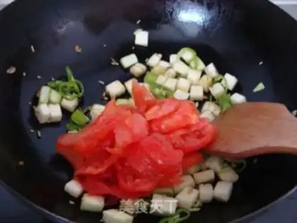 Make Cheese and tomato eggs for noodles step 5