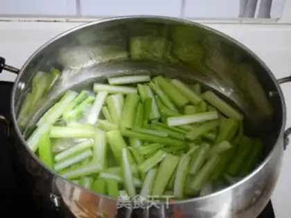 Make Screech bean-dried meat step 1