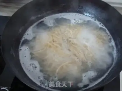 Make Cheese and tomato eggs for noodles step 12