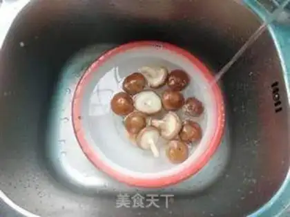 Make Celery fried mushrooms step 0