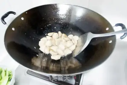Make Dutch soy-cracked ribs step 2