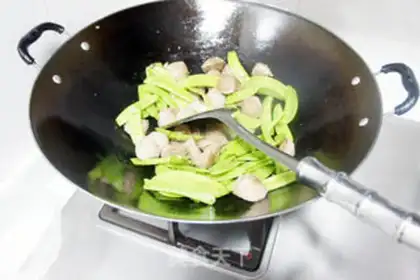 Make Dutch soy-cracked ribs step 3