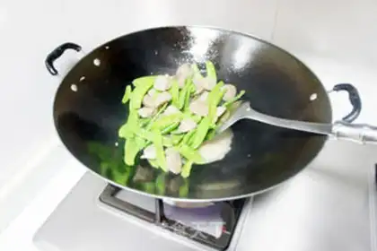 Make Dutch soy-cracked ribs step 4