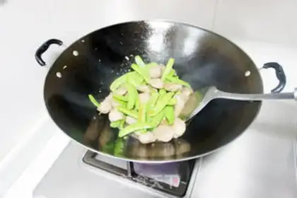 Make Dutch soy-cracked ribs step 6
