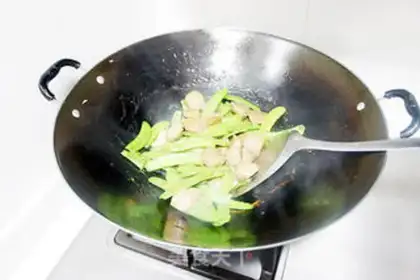 Make Dutch soy-cracked ribs step 7