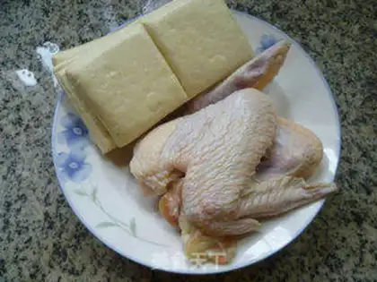 Make Chicken wings and tofu dry step 0
