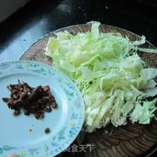 Make Bean petal sauce and cabbage step 1