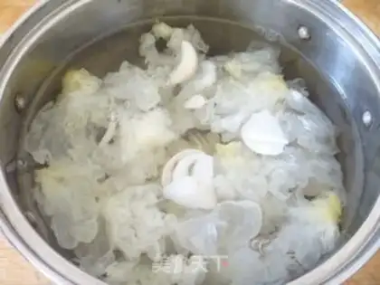 Make Silver-ear lily step 1