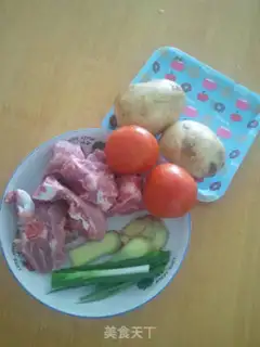 Make Tomato potato steak soup step 0