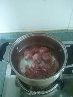 Make Tomato potato steak soup step 1