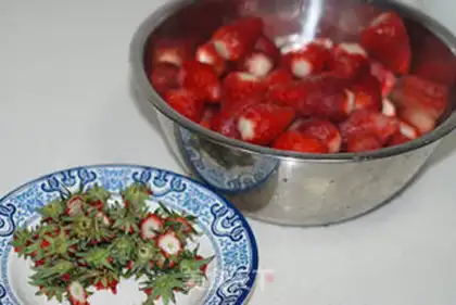 Make Strawberry jam step 1