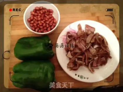 Make Peanut rice peppers with pig ears step 0