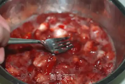 Make Strawberry jam step 3