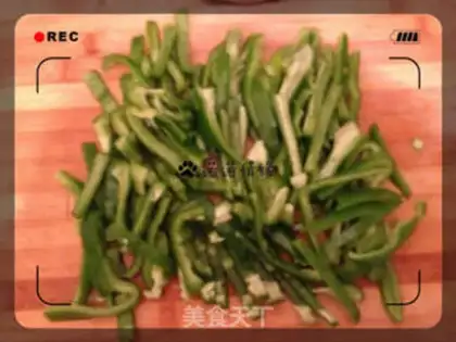 Make Peanut rice peppers with pig ears step 1
