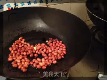 Make Peanut rice peppers with pig ears step 2