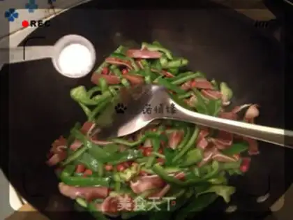 Make Peanut rice peppers with pig ears step 4