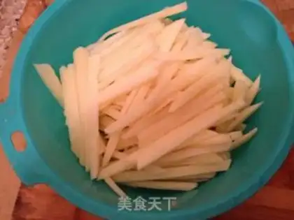 Make Spicy potatoes step 1